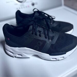 On cloud pulse sneakers- Black and White Athletic Sneakers
Worn once to gym